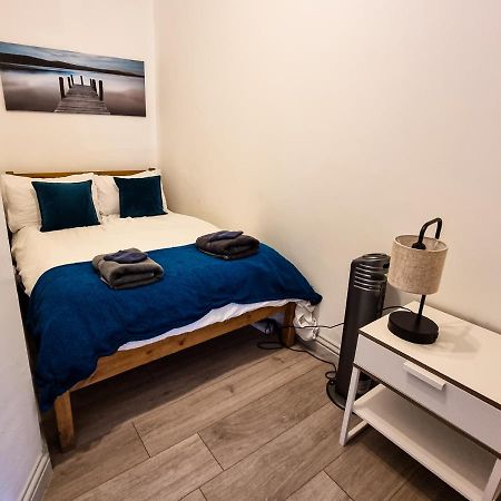 Newly Refurbished Flat In Central Cheltenham With Parking Экстерьер фото