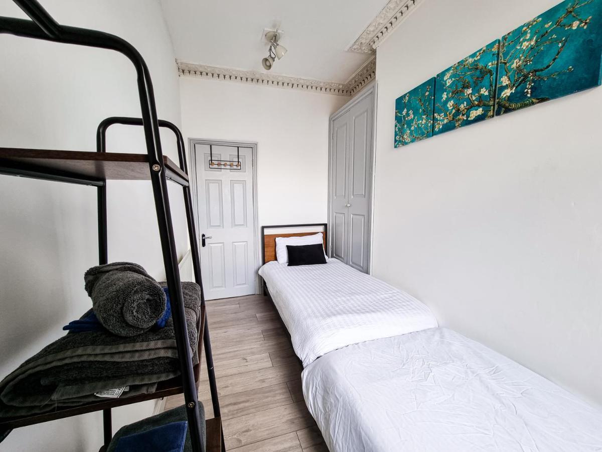 Newly Refurbished Flat In Central Cheltenham With Parking Экстерьер фото