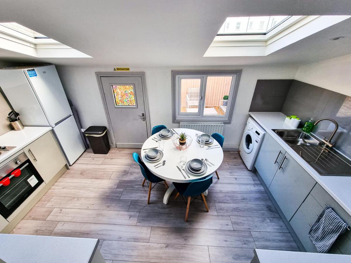 Newly Refurbished Flat In Central Cheltenham With Parking Экстерьер фото