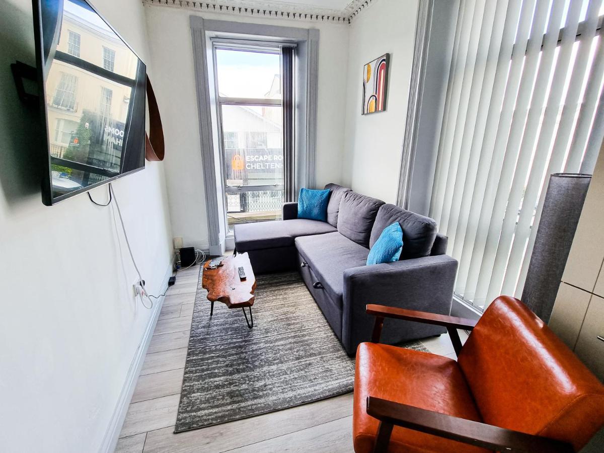 Newly Refurbished Flat In Central Cheltenham With Parking Экстерьер фото
