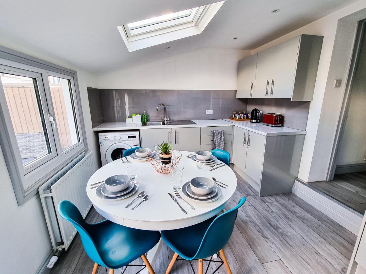Newly Refurbished Flat In Central Cheltenham With Parking Экстерьер фото