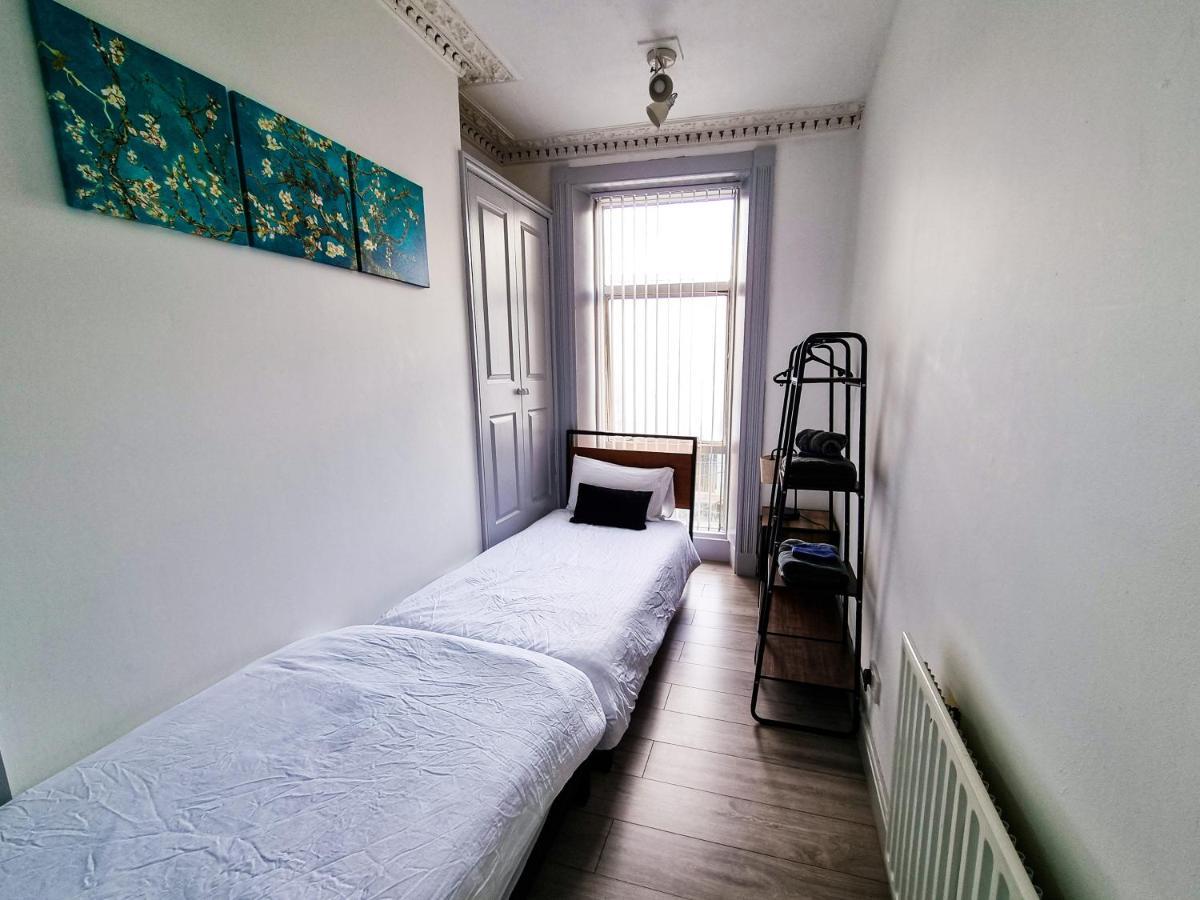 Newly Refurbished Flat In Central Cheltenham With Parking Экстерьер фото